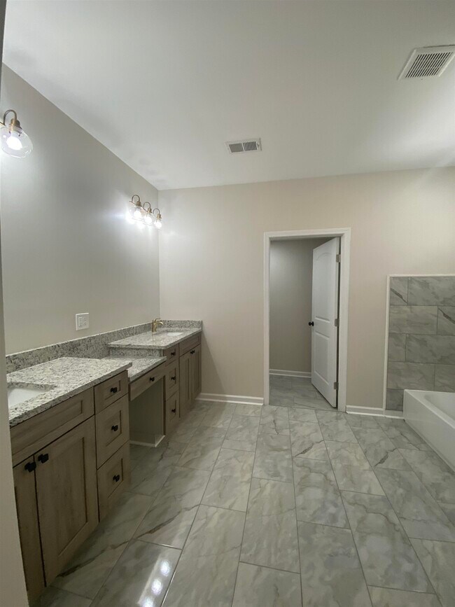 Building Photo - 797 N Merton St