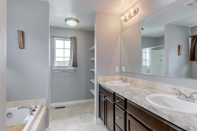 Building Photo - 4 Bed/2.5 Home In Kuna! - Pets Welcome!