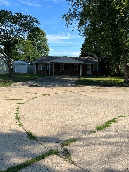 Primary Photo - 2206 Easy St