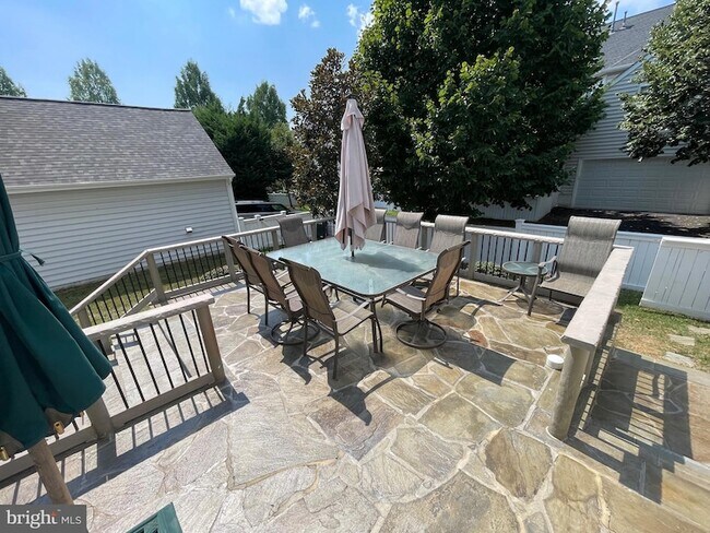 Building Photo - 307 Creek Valley Ln