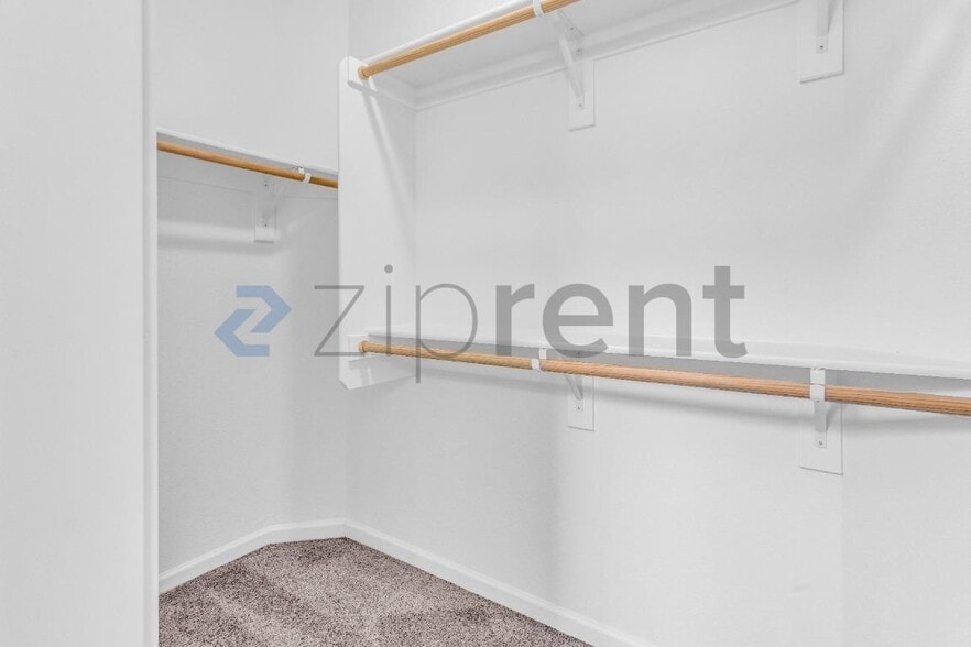 Building Photo - Unit