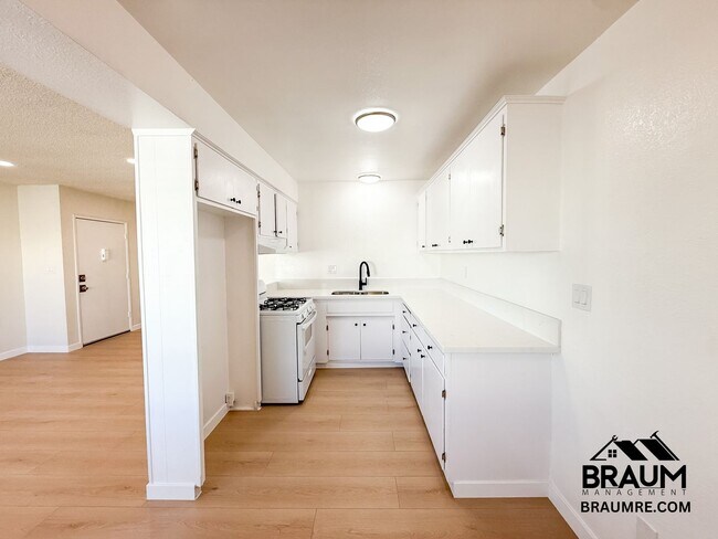 Building Photo - 4636 Laurel Canyon Blvd