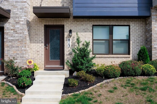 Building Photo - 813 Bond St