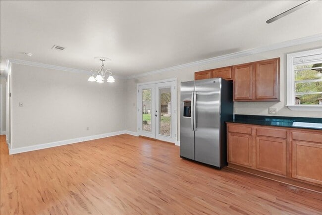Building Photo - Completely Renovated 3 Bed 2 Bath home with HUGE fenced yard & shed