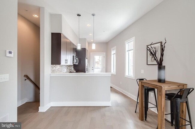 Building Photo - Northern Liberties Townhome with Parking