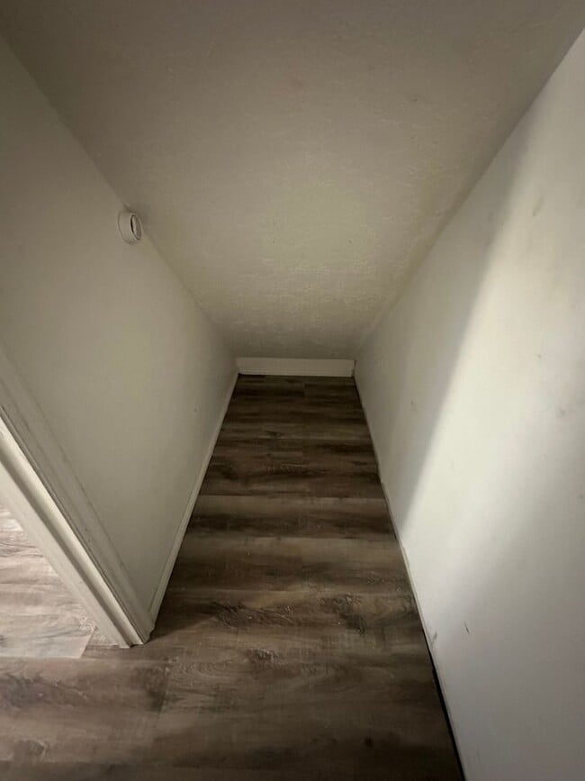 Building Photo - BEAUTIFUL TOWNHOME!!!