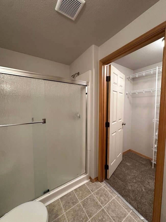 Building Photo - Lovely SE Single Story 3 Bedroom Home with Office!