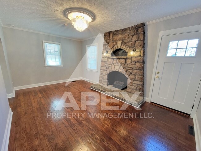 Building Photo - Craftsman Style 2 Bd 1.5- Ba Single Family Home with carport in North Knox!