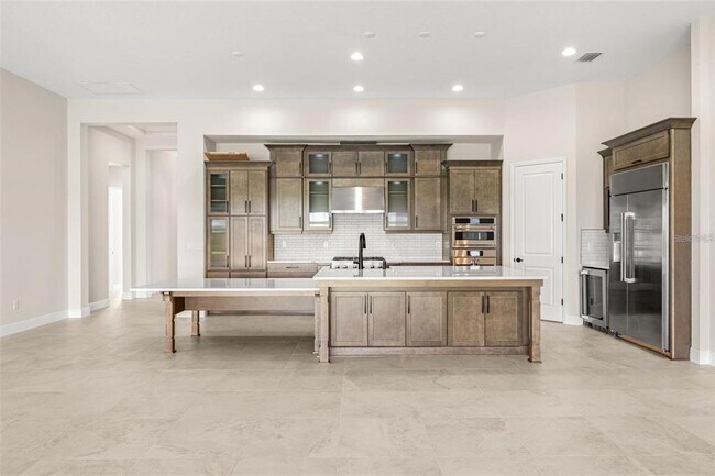 Building Photo - 1953 Arching Br