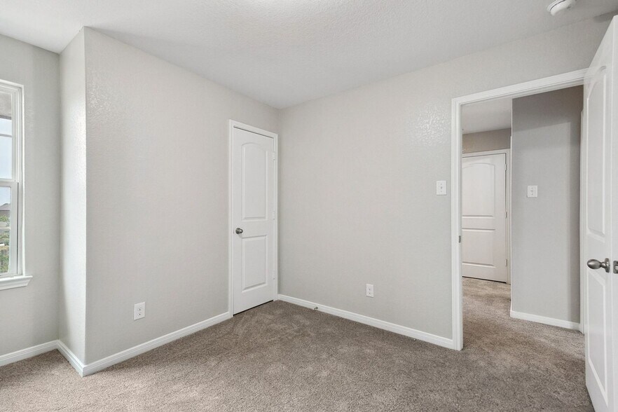 Building Photo - 6211 Baywood Cres