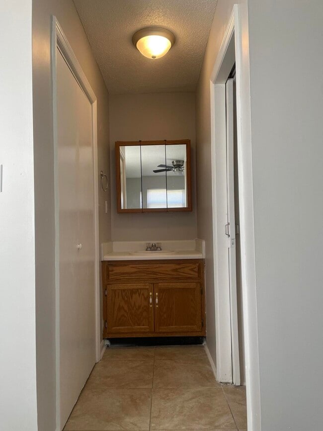 Building Photo - 4759 Tessie Ln