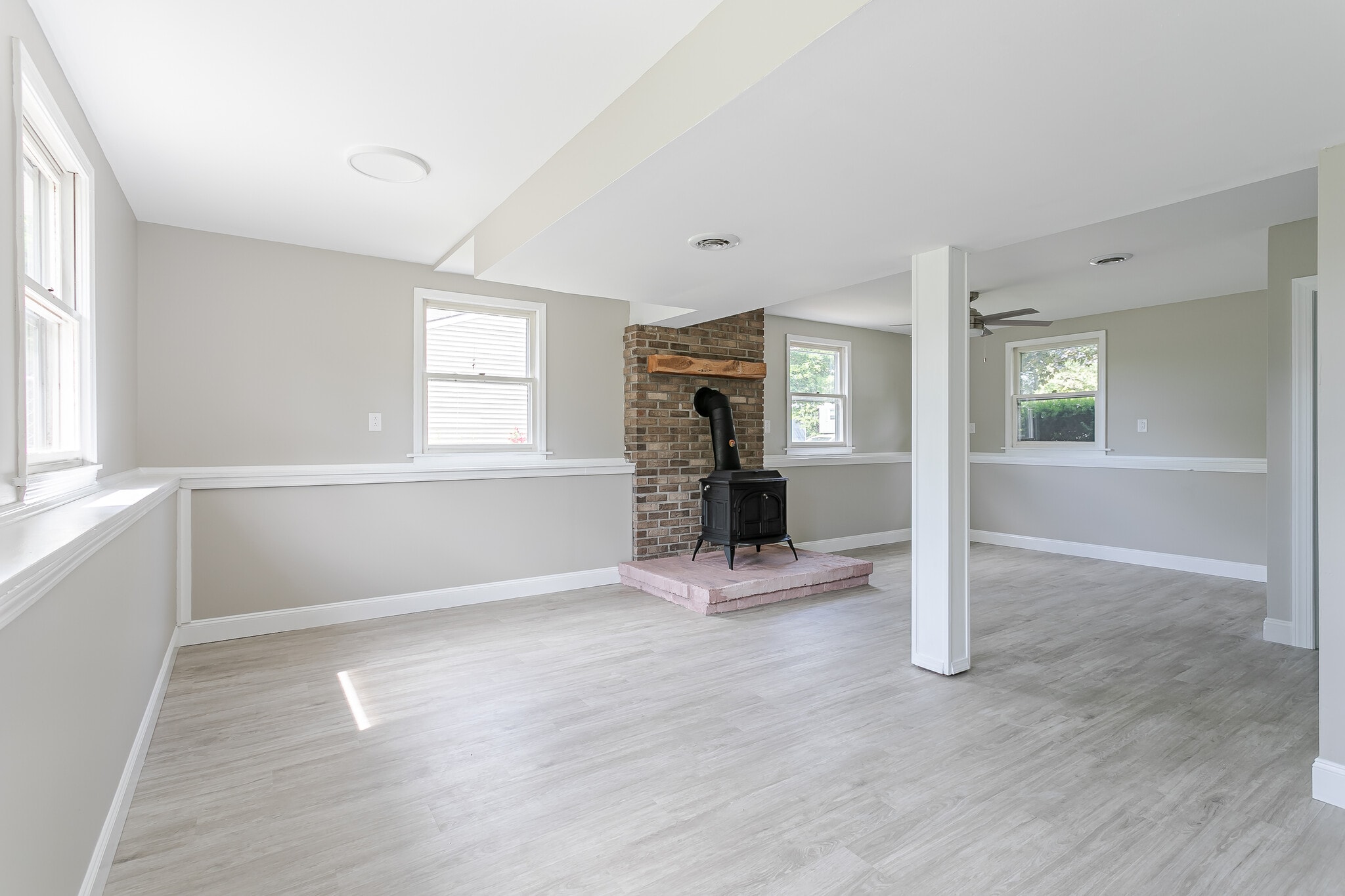 Building Photo - 1736 Elmwood Cir