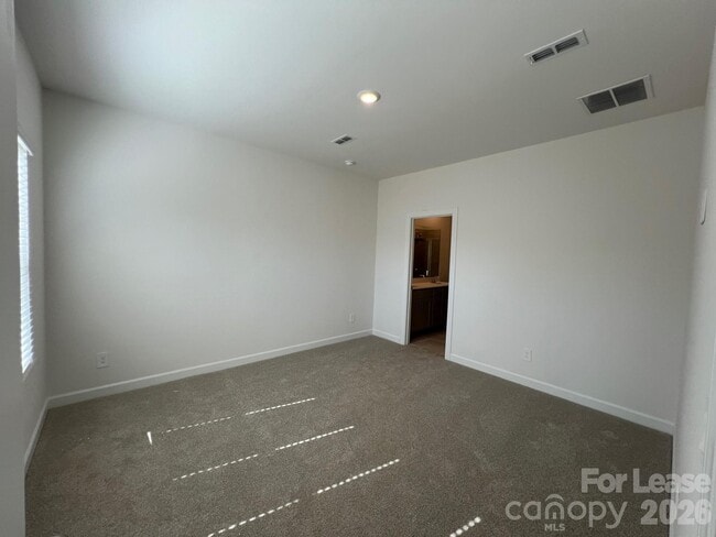 Building Photo - 1524 31st St NE