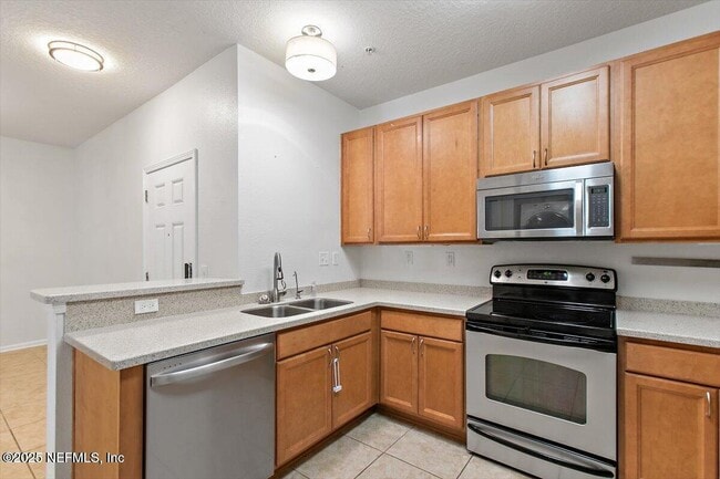 Building Photo - 2875 Golden Lake Loop