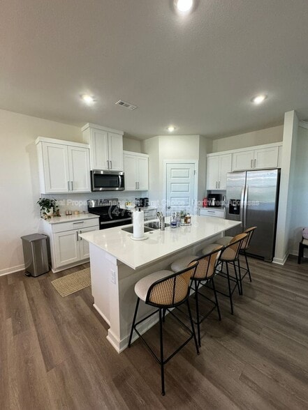 Building Photo - 4801 W Triangle St