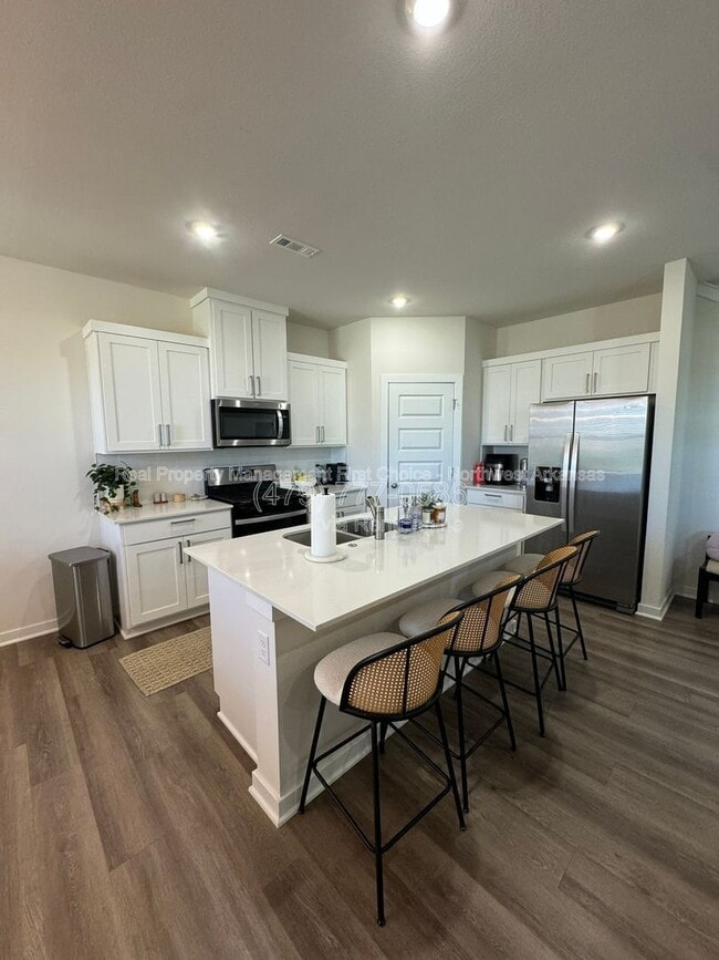 Building Photo - 4801 W Triangle St