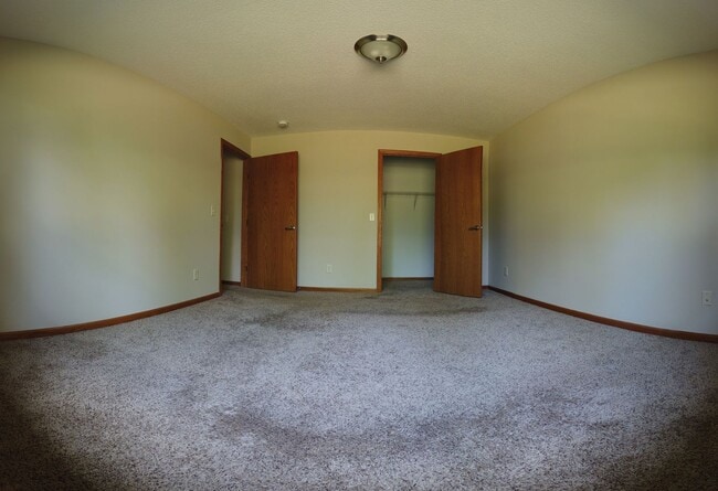 Building Photo - One Level 2 Bedroom Townhome