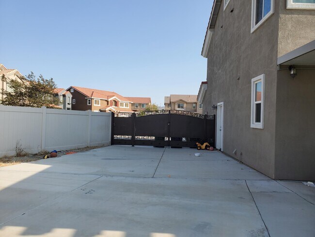 Building Photo - 6349 Catania Ct
