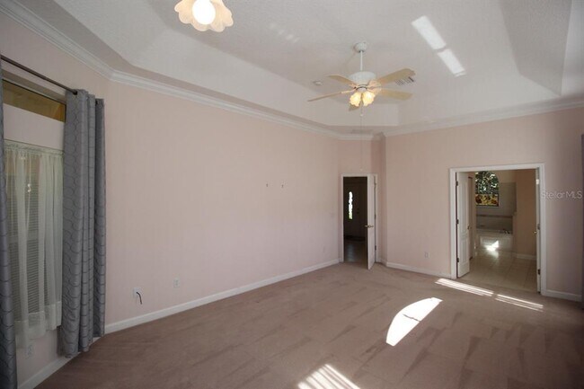 Building Photo - 6 Ellsworth Dr