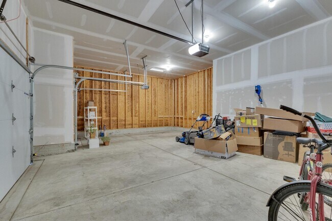 Building Photo - 2390 Glenvale Dr
