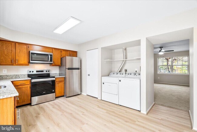 Building Photo - 5842 Holly Hock Pl