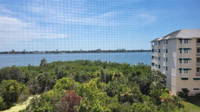 Building Photo - 260 Hidden Bay Dr