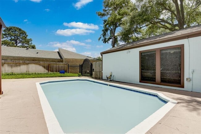 Building Photo - 4535 Turf Valley Dr