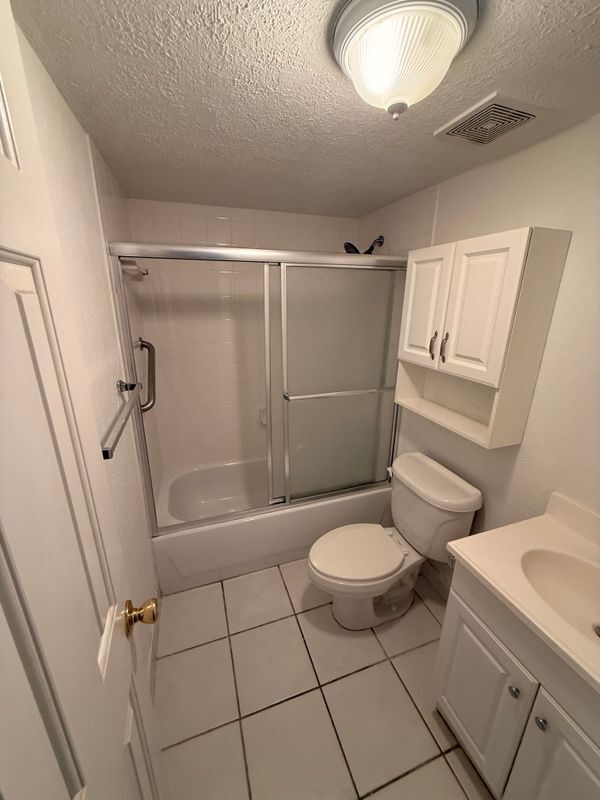 Building Photo - 4613 Bayshore Dr