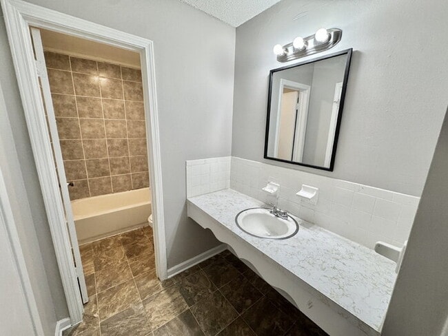 Building Photo - 4540 Spring Valley Dr