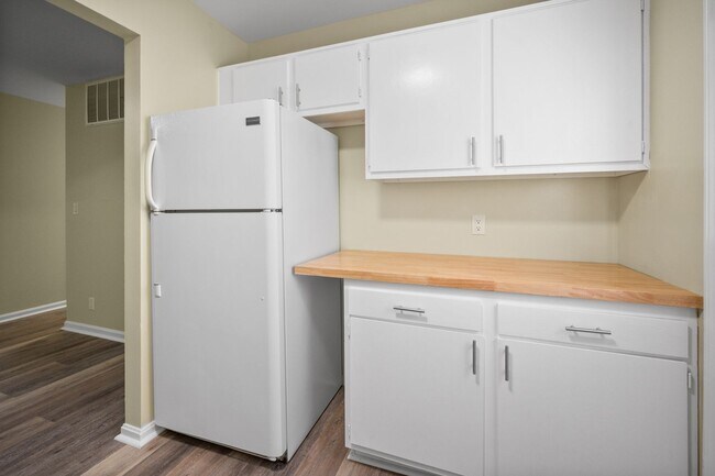 Building Photo - 3301 Orchard Manor Cir