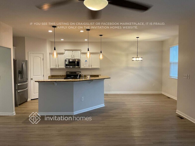 Building Photo - 2223 Dale View Dr