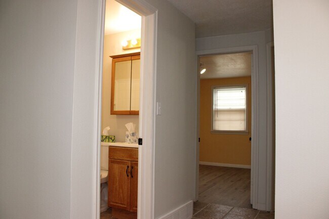 Building Photo - 760-762 N 100 W