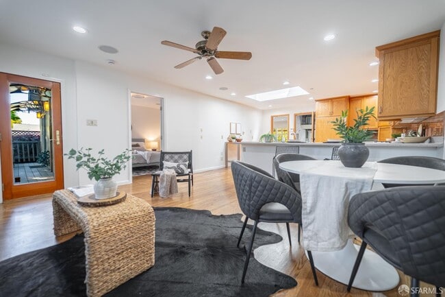 Building Photo - 2514 Alameda de las Pulgas