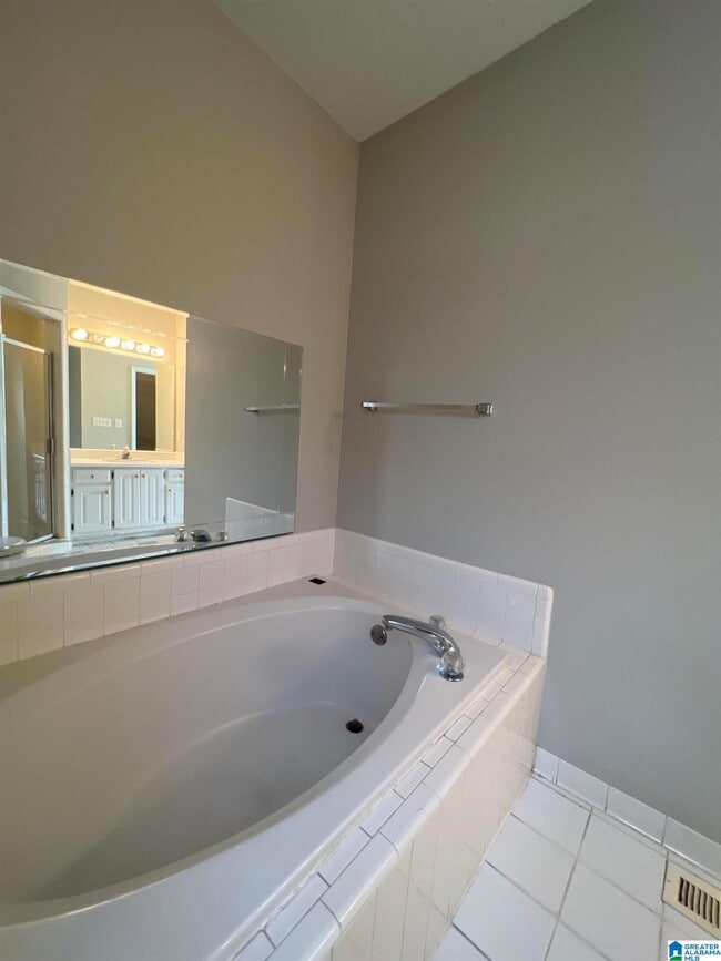 Building Photo - 6122 Summer Side Dr