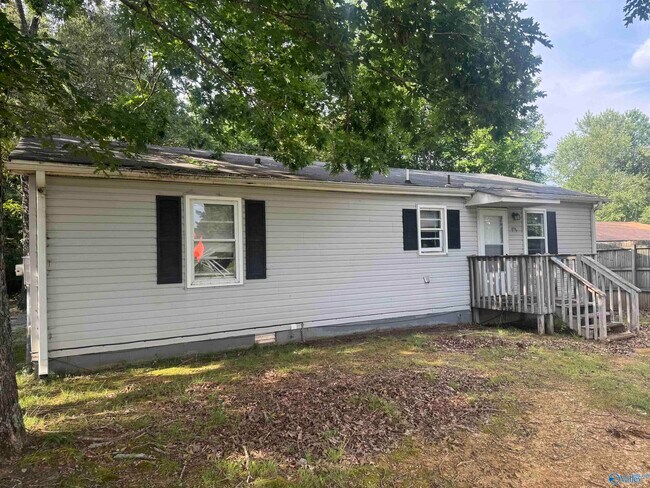 Building Photo - 995 McKee Rd