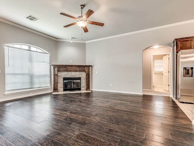 Building Photo - Updated Home + Montague Neighborhood + 3 b...