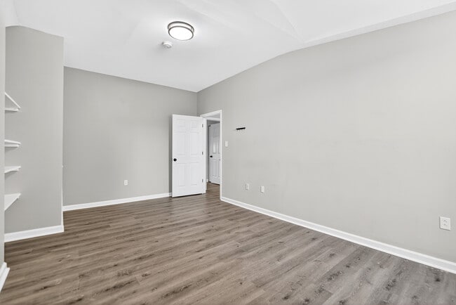 Building Photo - 517 Armandale St