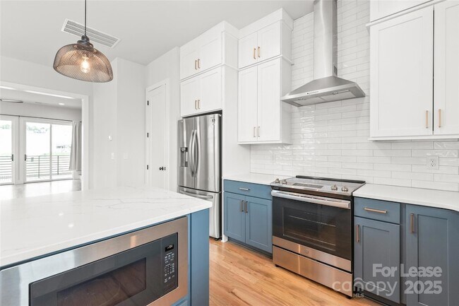 Building Photo - 2027 Isom St