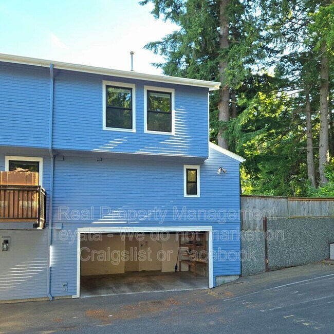 Building Photo - 816 20th St