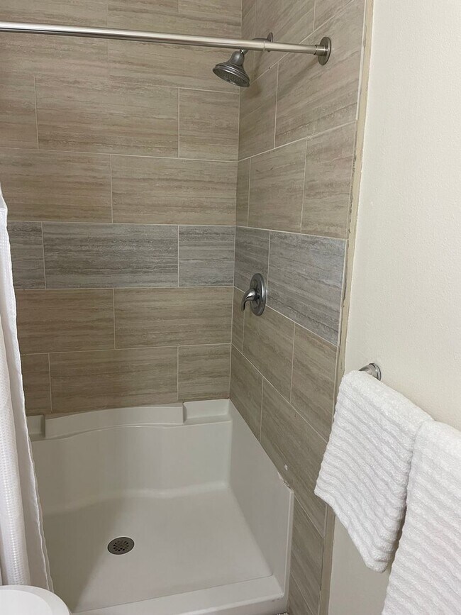 Building Photo - Brand New 1 Bedroom / 1 Bathroom Apartments in Lindale!