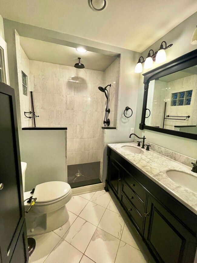 Building Photo - Updated 3 BR/ 2 BA home on Roseland Drive ...