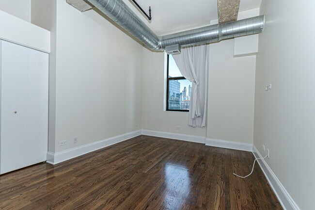 Building Photo - 758 N Larrabee St