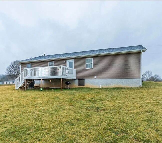 Building Photo - HELLO Georgeous 3 bdrm, 2 bath Single Fami...