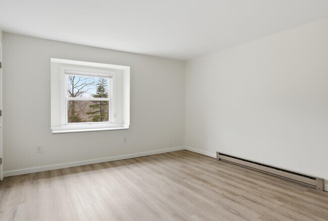 Building Photo - 4 Linda Ln