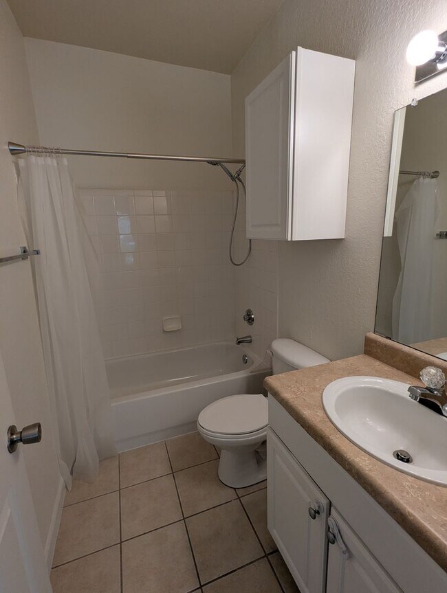 Building Photo - 4833 NW 46th Pl