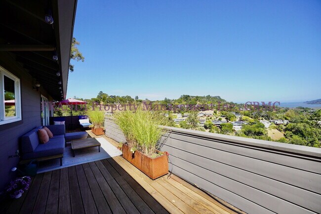 Building Photo - Spacious Greenbrae View Home with Privacy ...