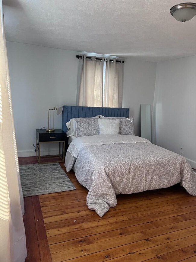 Building Photo - 665 Mendon Rd