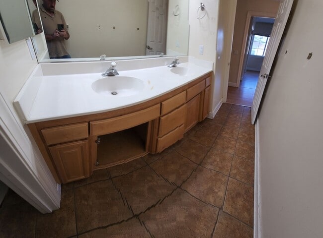 Building Photo - Super close to Poly- Approx. 1000 feet fro...