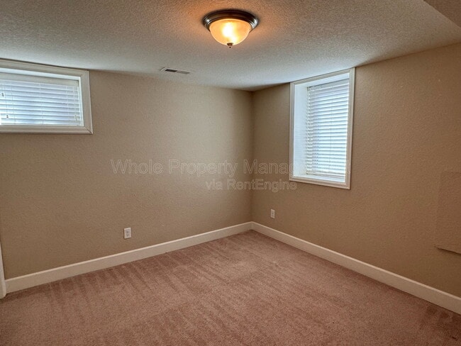 Building Photo - 2118 E 21st Ave