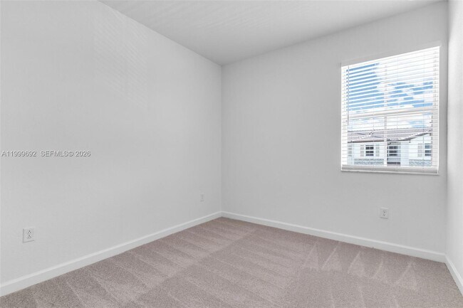 Building Photo - 2661 SE 28th St